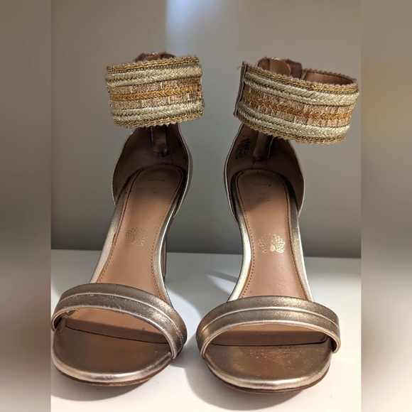 Special Edition Disney Aladdin Call It Spring Heels, Gold, Size 6.5 - Picture 5 of 5